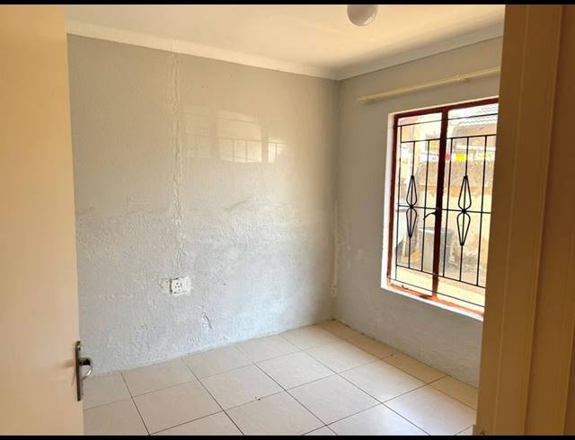 3 BEDROOM HOUSE FOR SALE IN CLAYVILLE
